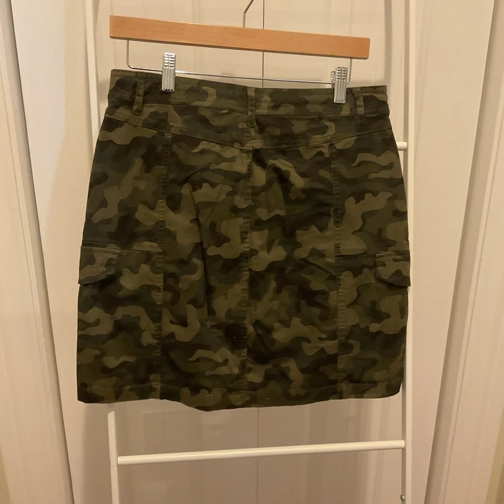 Baccini Green Knee-Length Pencil Skirt with Cargo Style - Picture 2 of 4